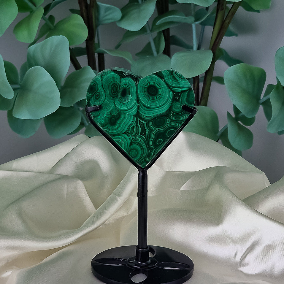 Malachit Herz auf Halterung