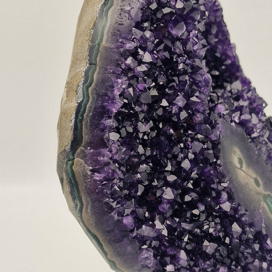 Amethyst mit grünem Stalaktit